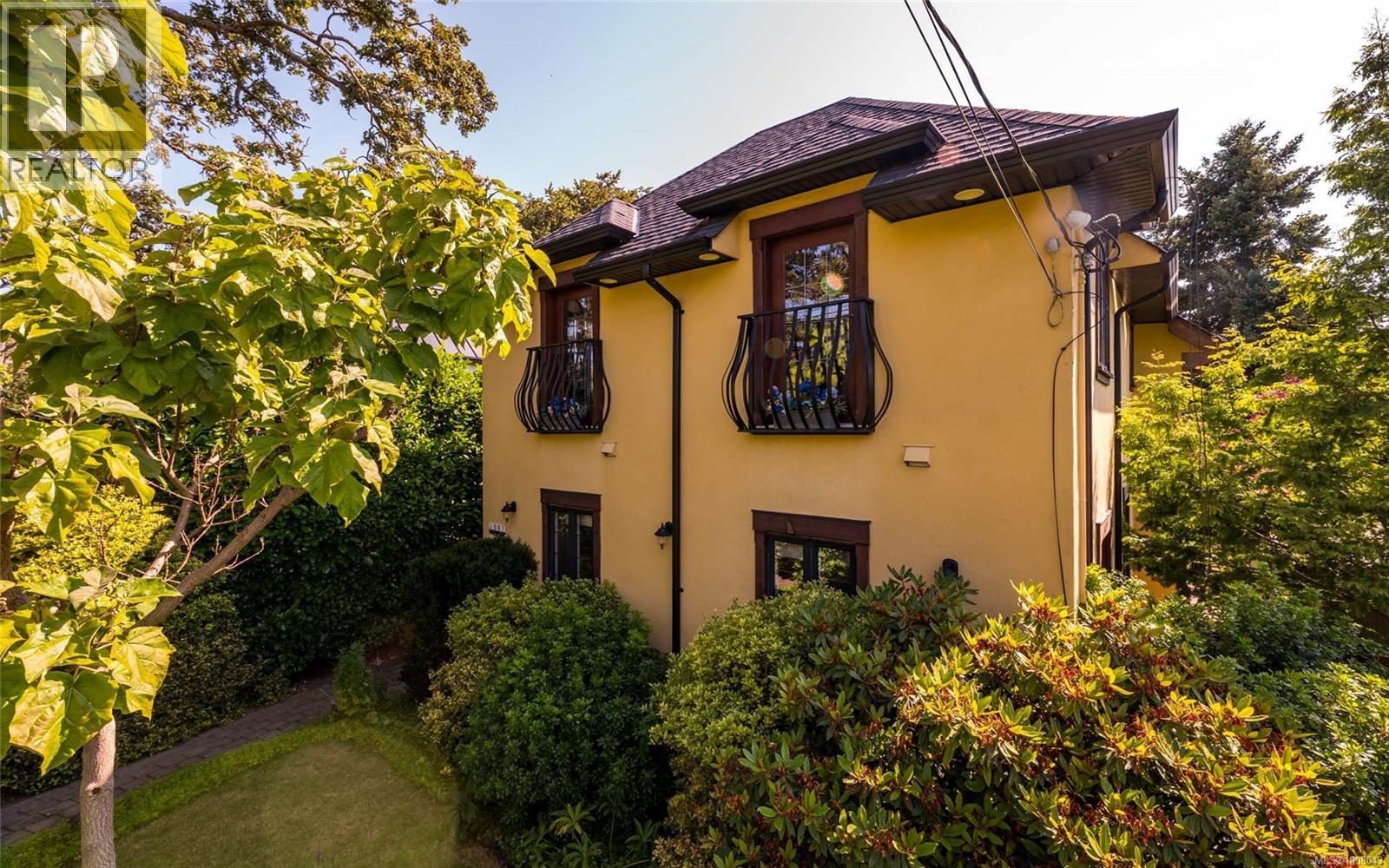 Photo 48 of 1597 Hampshire Rd, Oak Bay BC