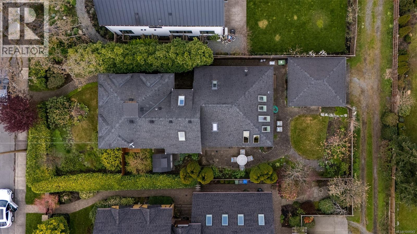 Photo 51 of 1597 Hampshire Rd, Oak Bay BC
