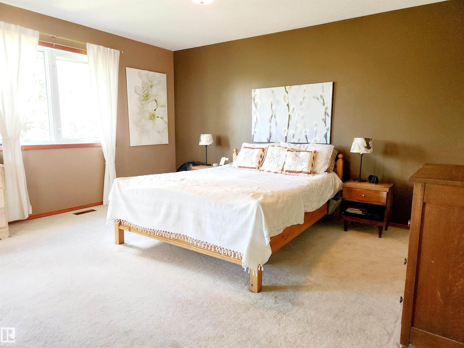 Photo 9 of 281 Ormsby Rd E Nw, Edmonton AB