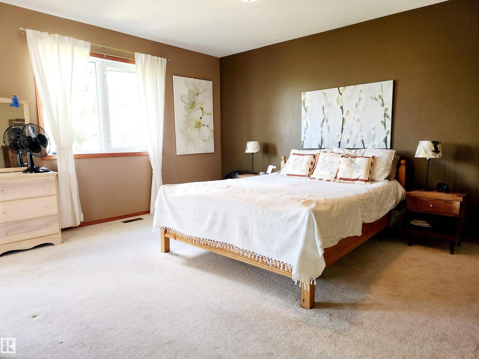 Photo 6 of 281 Ormsby Rd E Nw, Edmonton AB