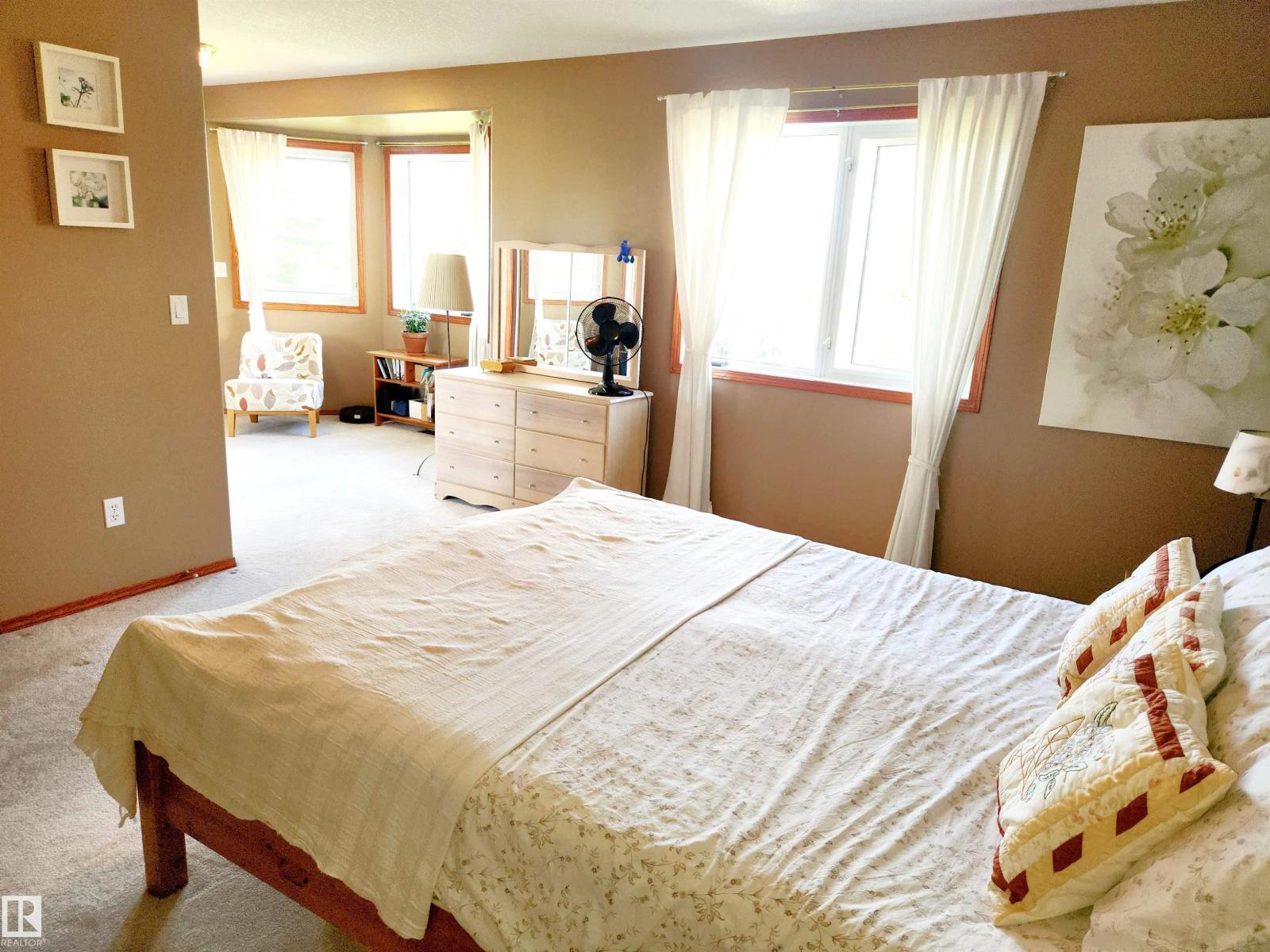 Photo 10 of 281 Ormsby Rd E Nw, Edmonton AB