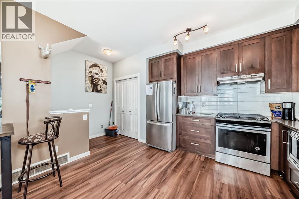 Photo 4 of 206 Sherwood Lane Nw, Calgary AB