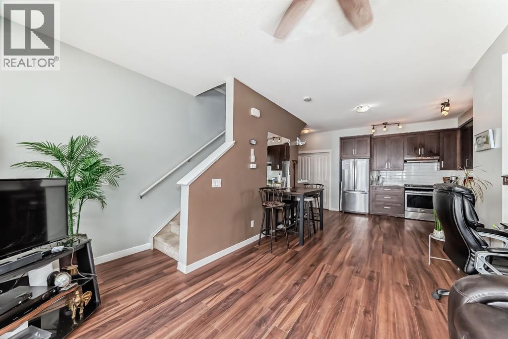 Photo 17 of 206 Sherwood Lane Nw, Calgary AB