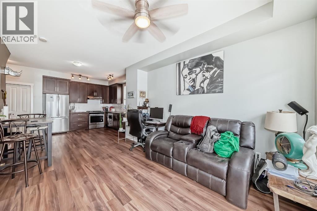 Photo 10 of 206 Sherwood Lane Nw, Calgary AB