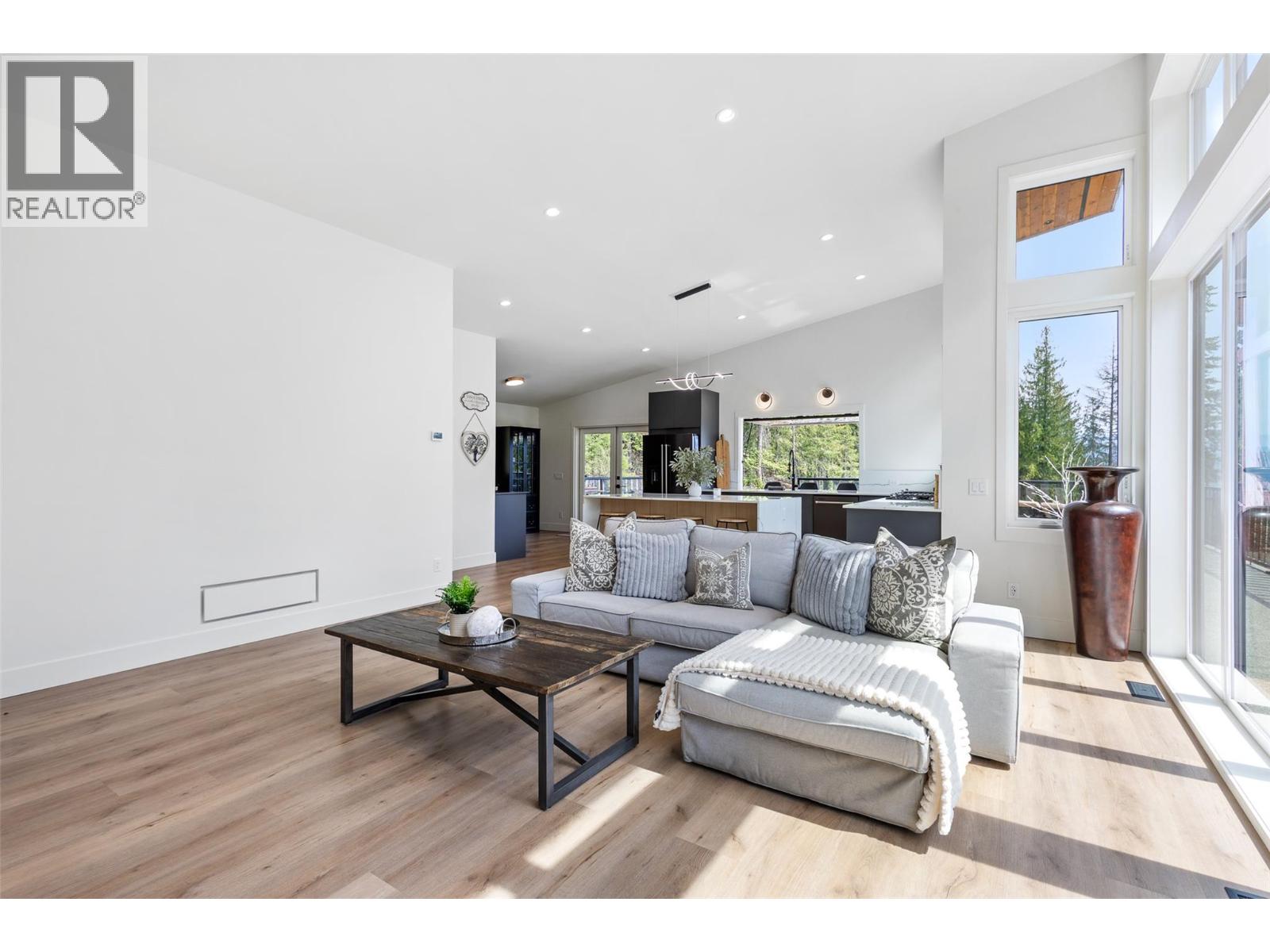 7249 Anglemont Way, Anglemont
