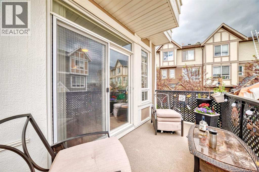 Photo 16 of 206 Sherwood Lane Nw, Calgary AB