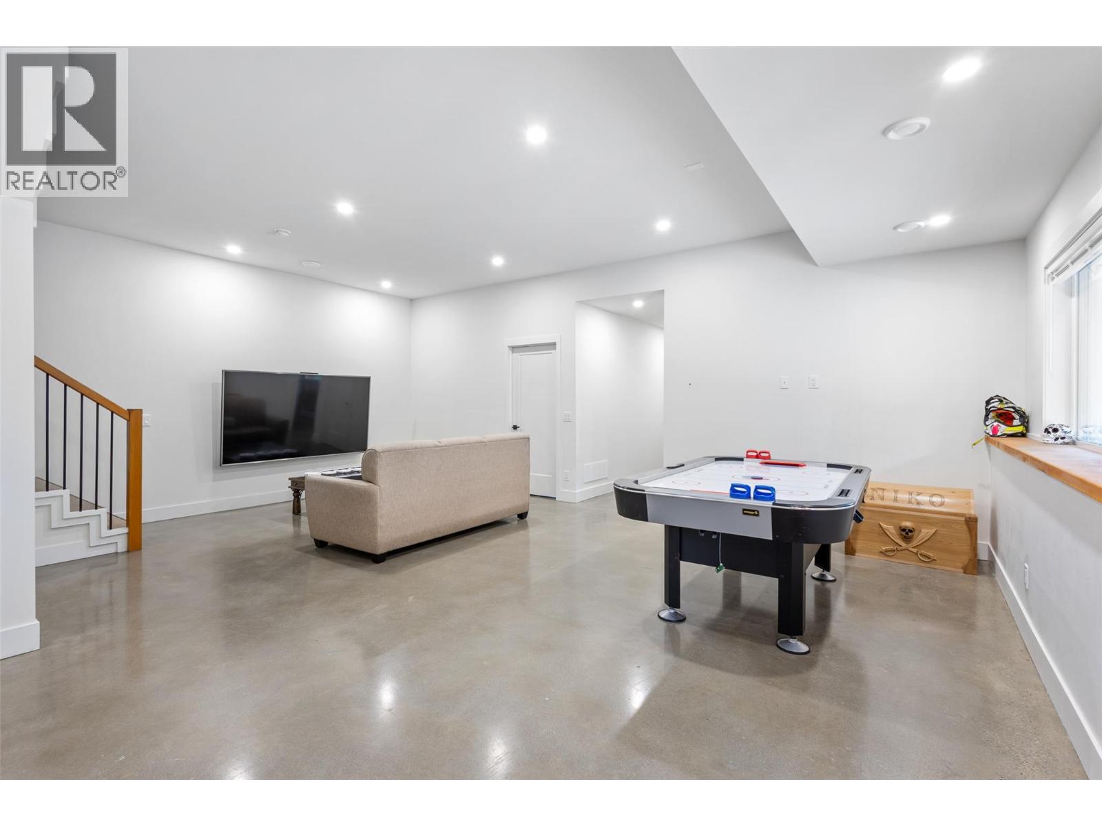7249 Anglemont Way, Anglemont