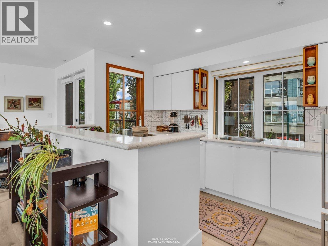 Photo 5 of 141 Alexander Street, Vancouver BC