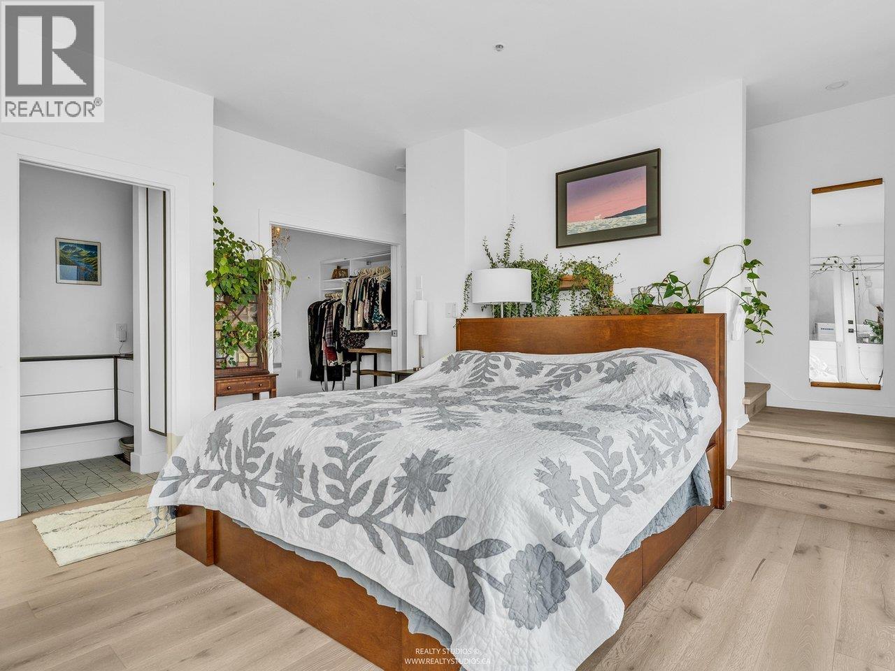 Photo 32 of 141 Alexander Street, Vancouver BC