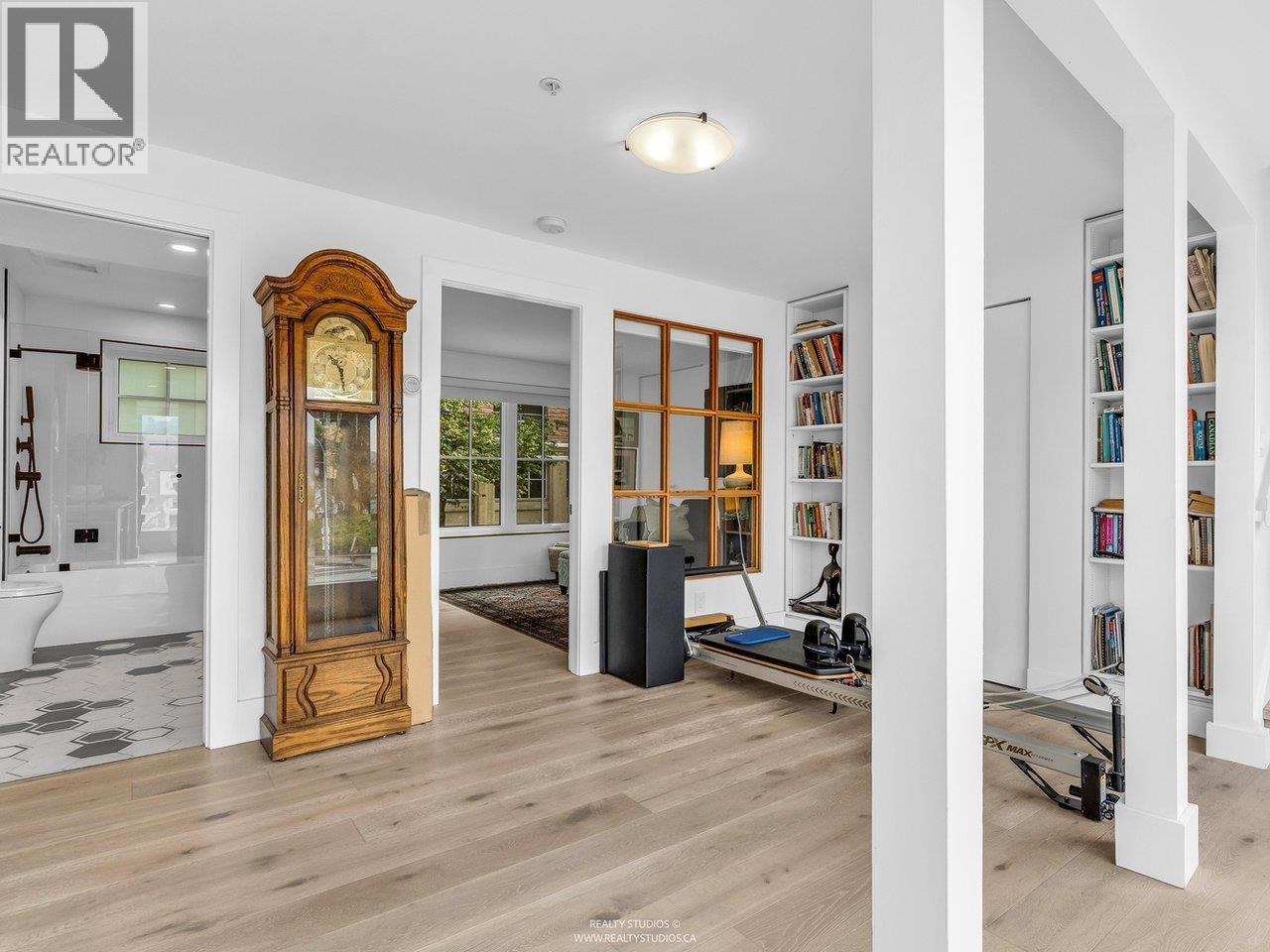 Photo 22 of 141 Alexander Street, Vancouver BC