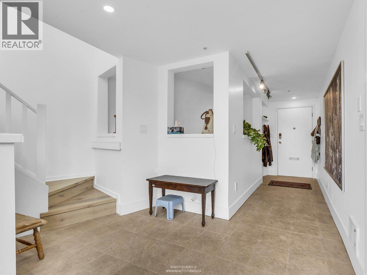 Photo 38 of 141 Alexander Street, Vancouver BC