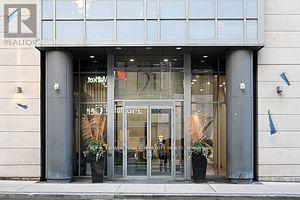 Photo 2 of Ph 3501 21 Balmuto Street, Toronto ON