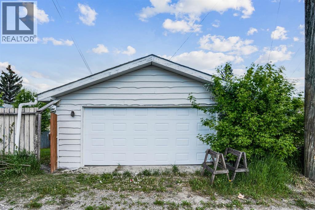 Single Family House Bungalow for Sale in  Penbrooke Close SE Penbrooke Meadows Calgary 