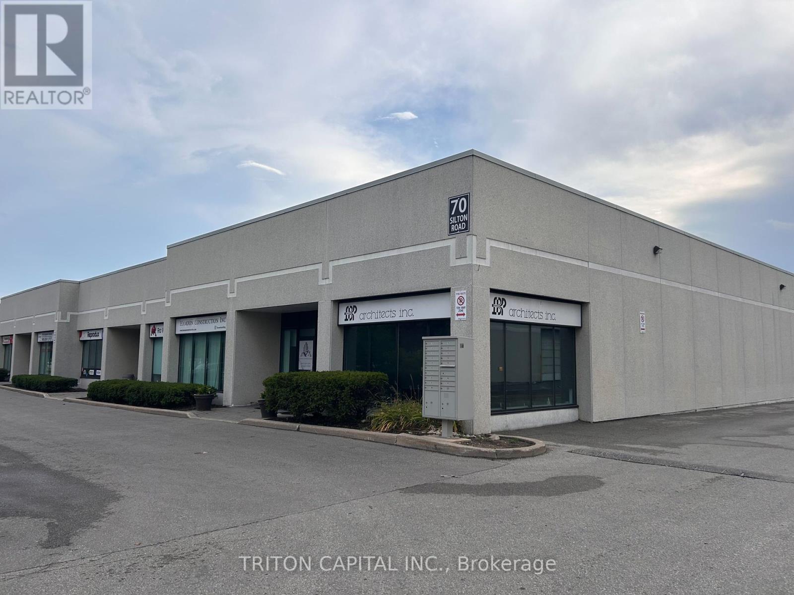 Photo 4 of 2 70 Silton Road, Vaughan ON
