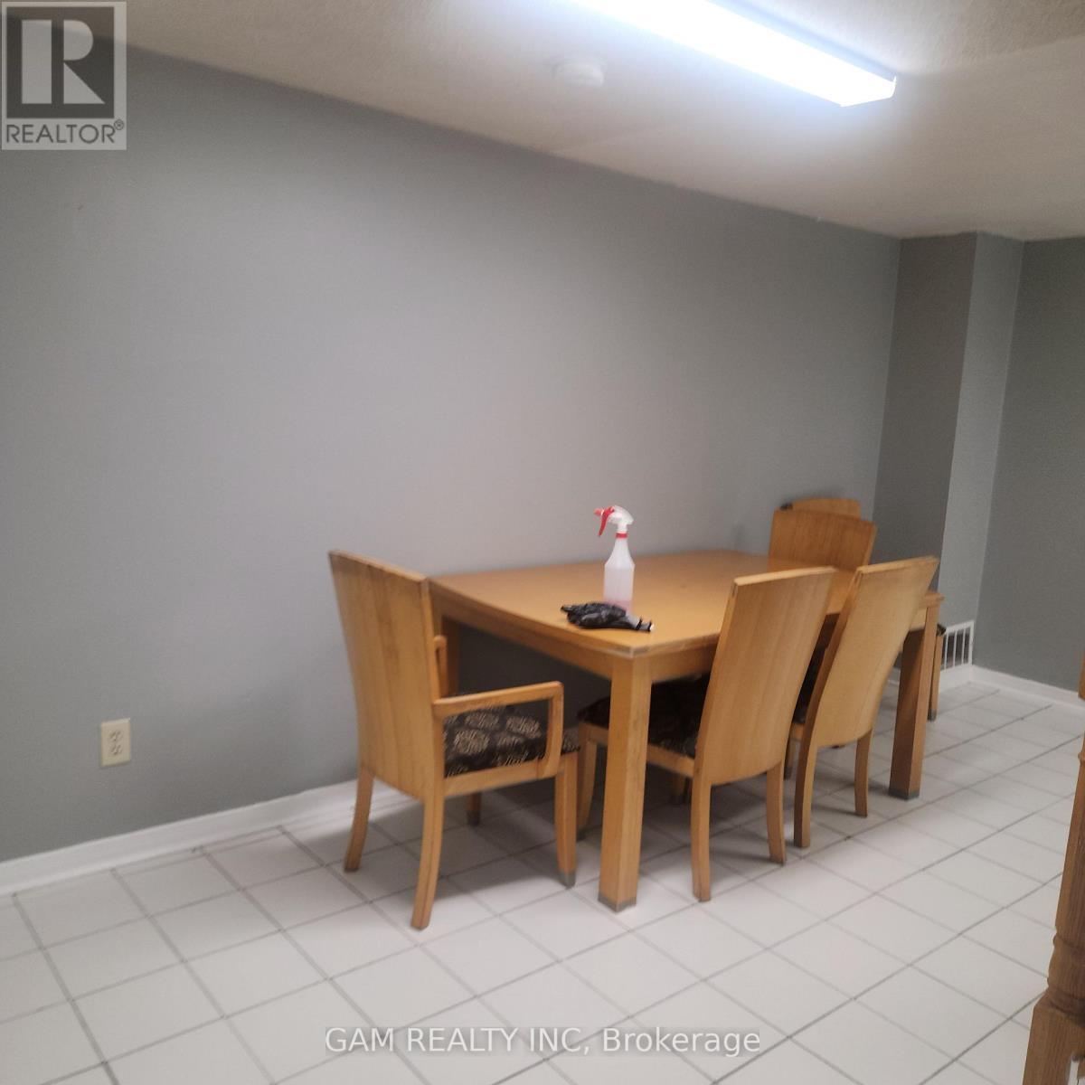 Photo 6 of Bsmt 200 Kingsbridge Garden Circle, Mississauga ON