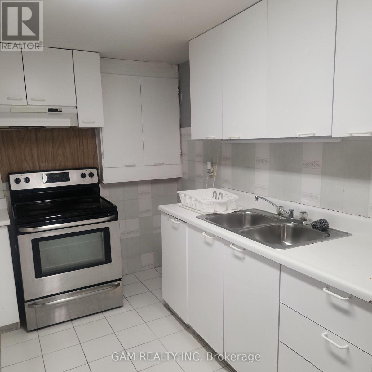 Photo 7 of Bsmt 200 Kingsbridge Garden Circle, Mississauga ON