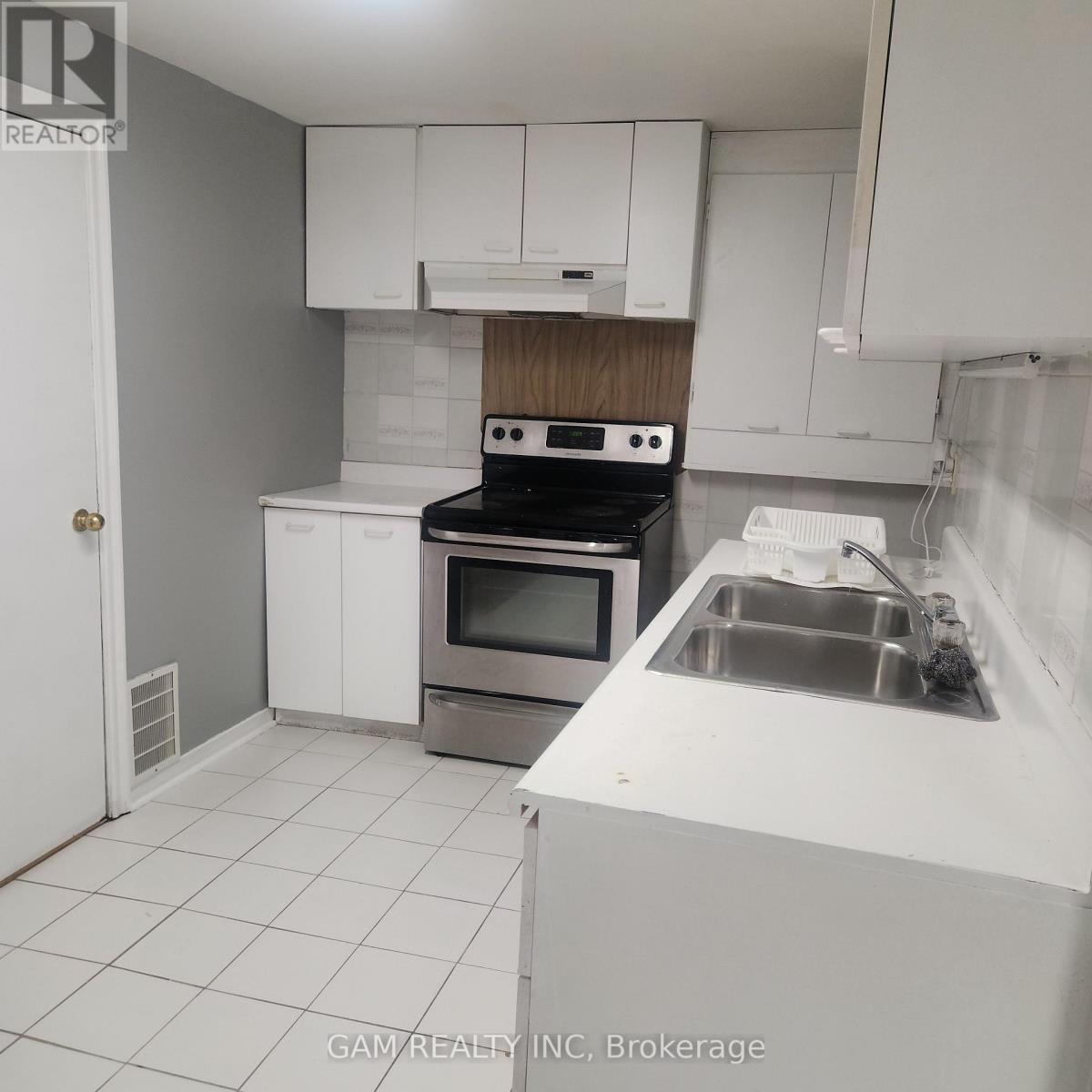 Photo 5 of Bsmt 200 Kingsbridge Garden Circle, Mississauga ON