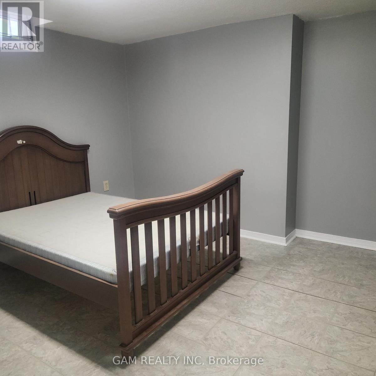 Photo 3 of Bsmt 200 Kingsbridge Garden Circle, Mississauga ON