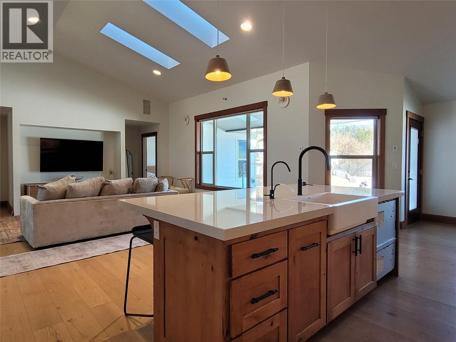 8170 Plotnikoff Road, Grand Forks