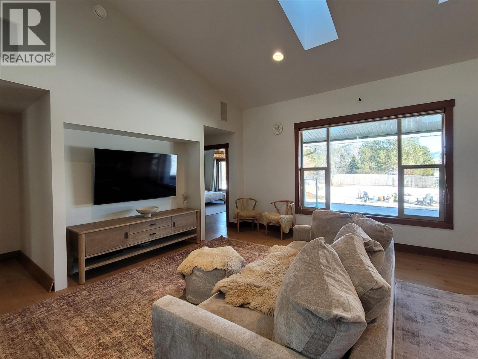 8170 Plotnikoff Road, Grand Forks