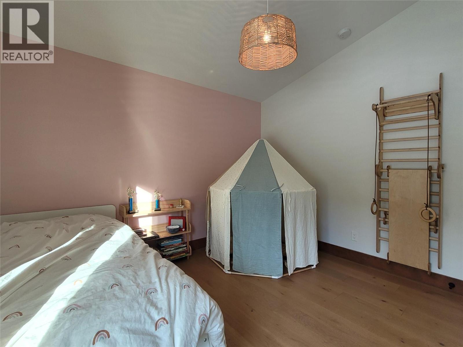 8170 Plotnikoff Road, Grand Forks