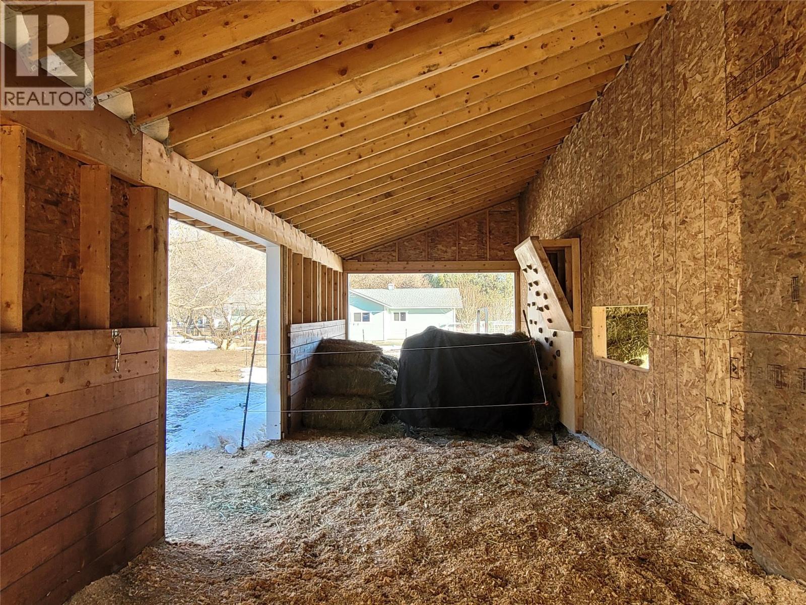 8170 Plotnikoff Road, Grand Forks