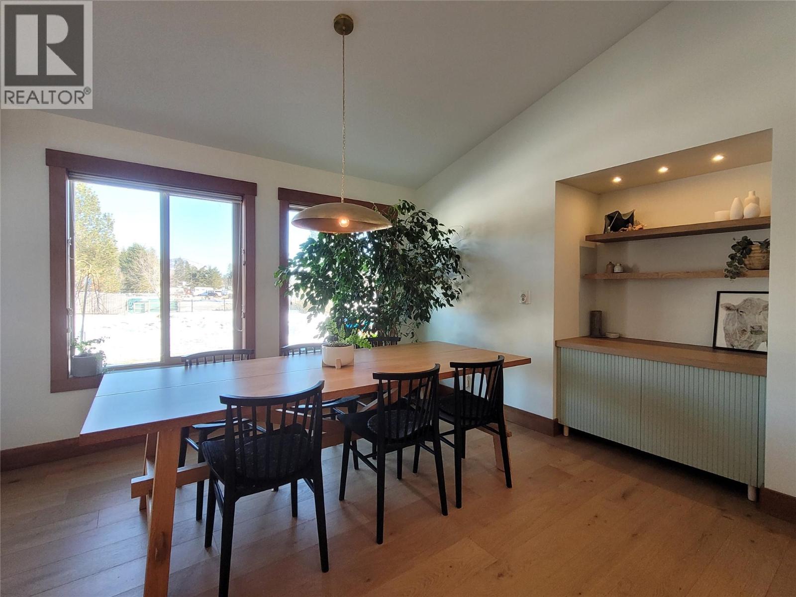 8170 Plotnikoff Road, Grand Forks