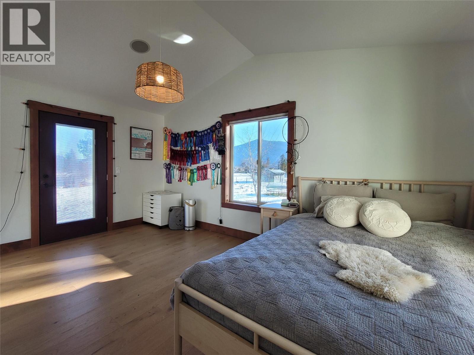 8170 Plotnikoff Road, Grand Forks