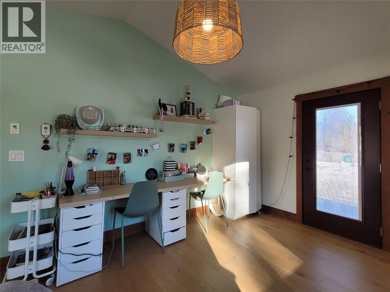 8170 Plotnikoff Road, Grand Forks