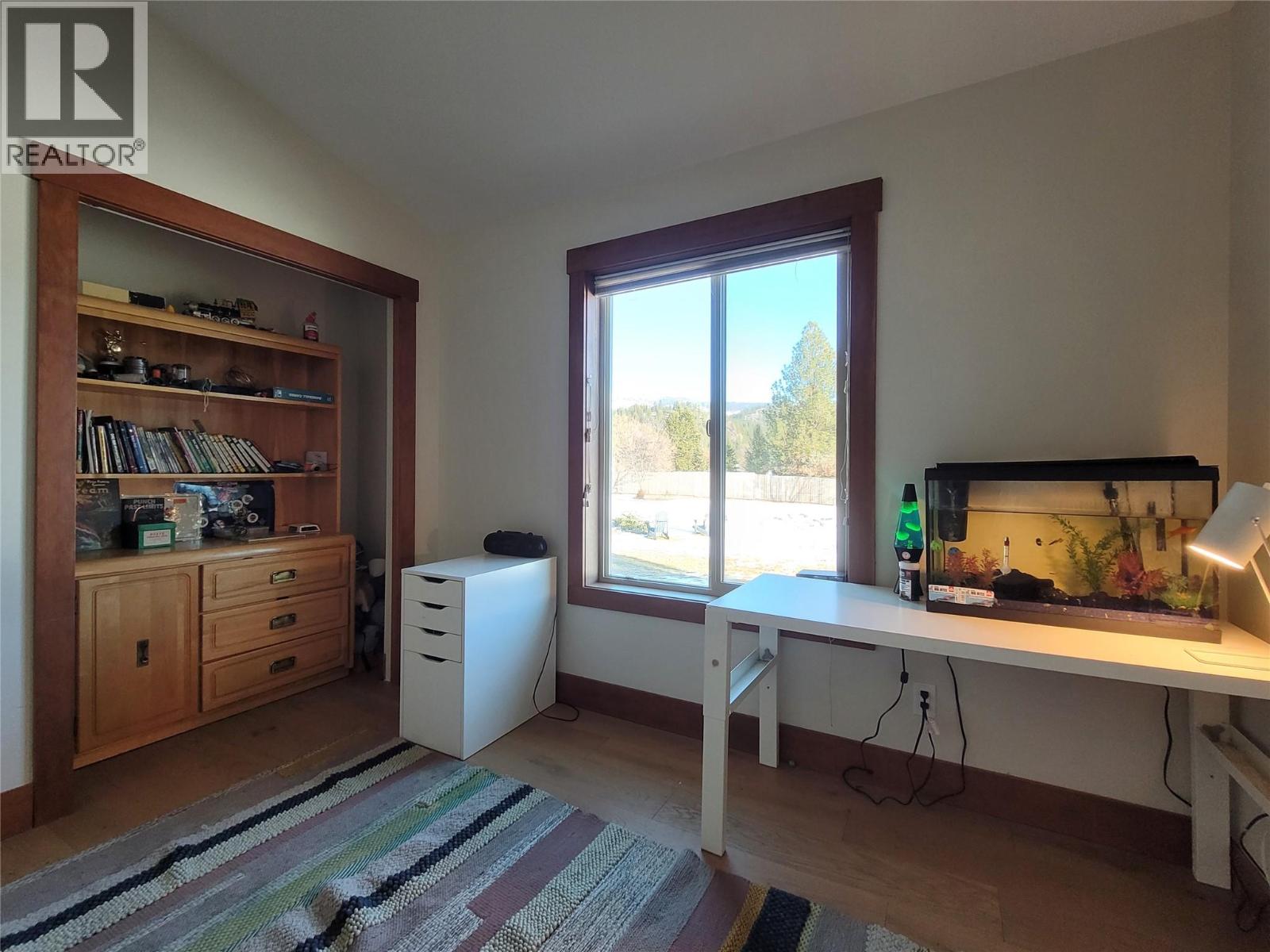 8170 Plotnikoff Road, Grand Forks