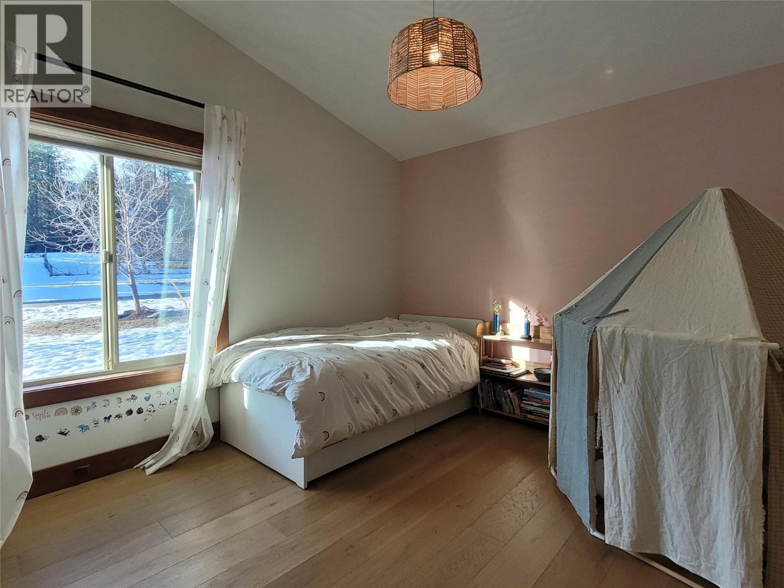 8170 Plotnikoff Road, Grand Forks