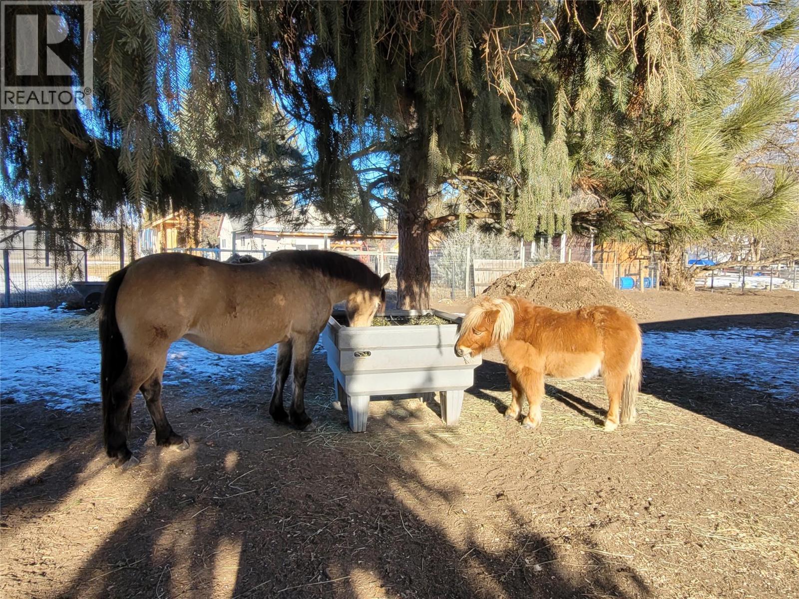 8170 Plotnikoff Road, Grand Forks