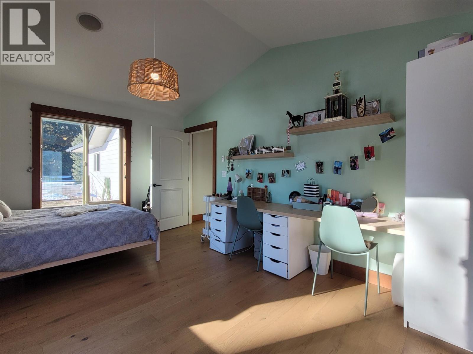 8170 Plotnikoff Road, Grand Forks