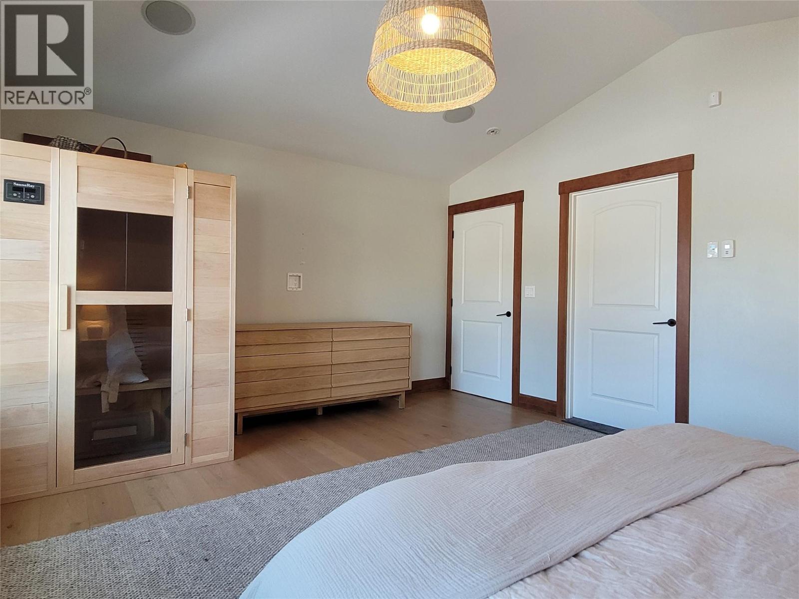 8170 Plotnikoff Road, Grand Forks