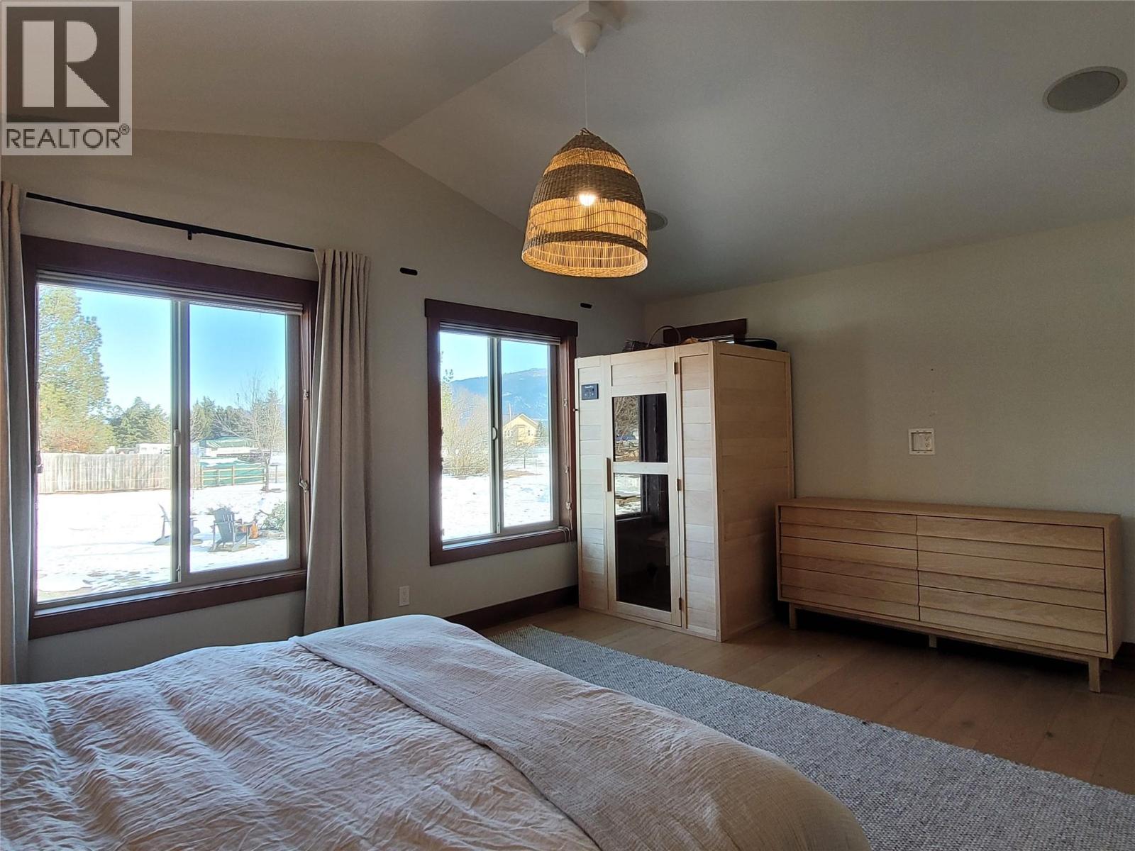 8170 Plotnikoff Road, Grand Forks