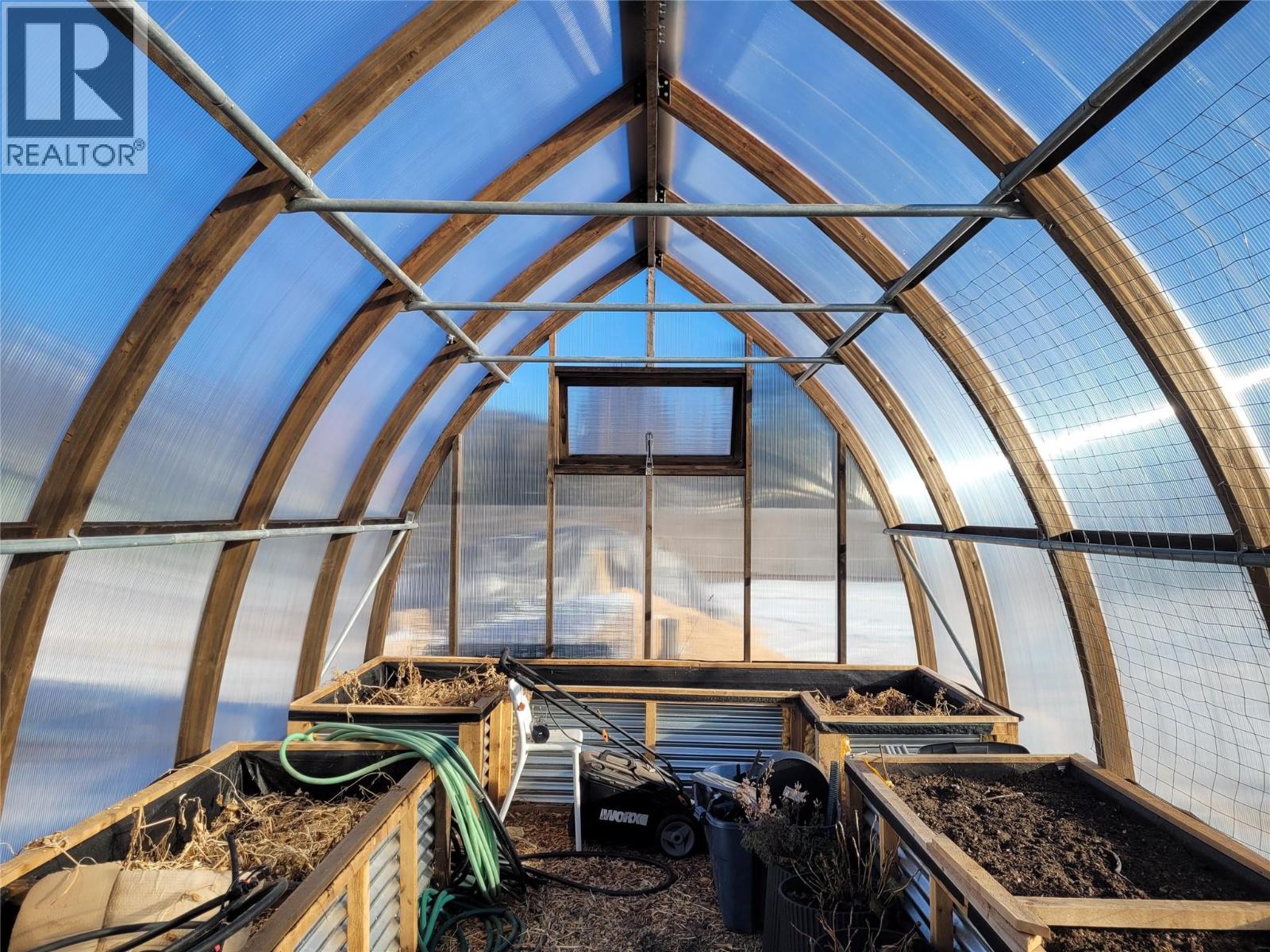 8170 Plotnikoff Road, Grand Forks