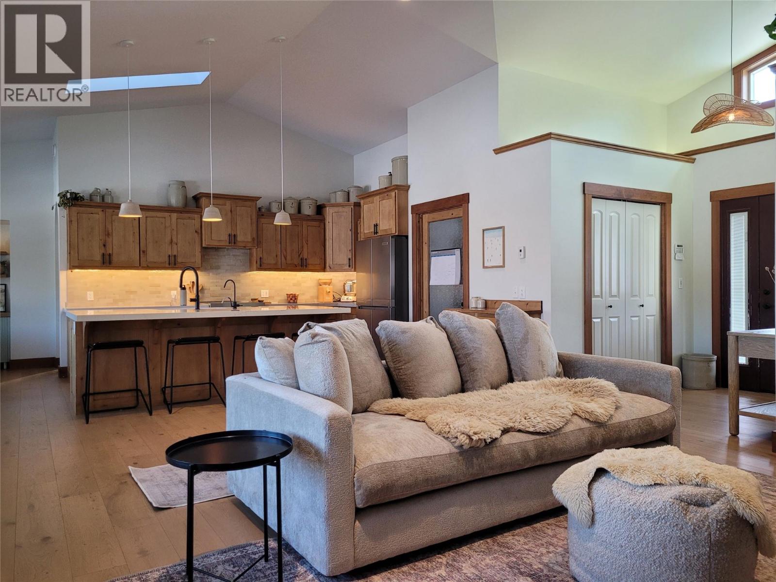 8170 Plotnikoff Road, Grand Forks