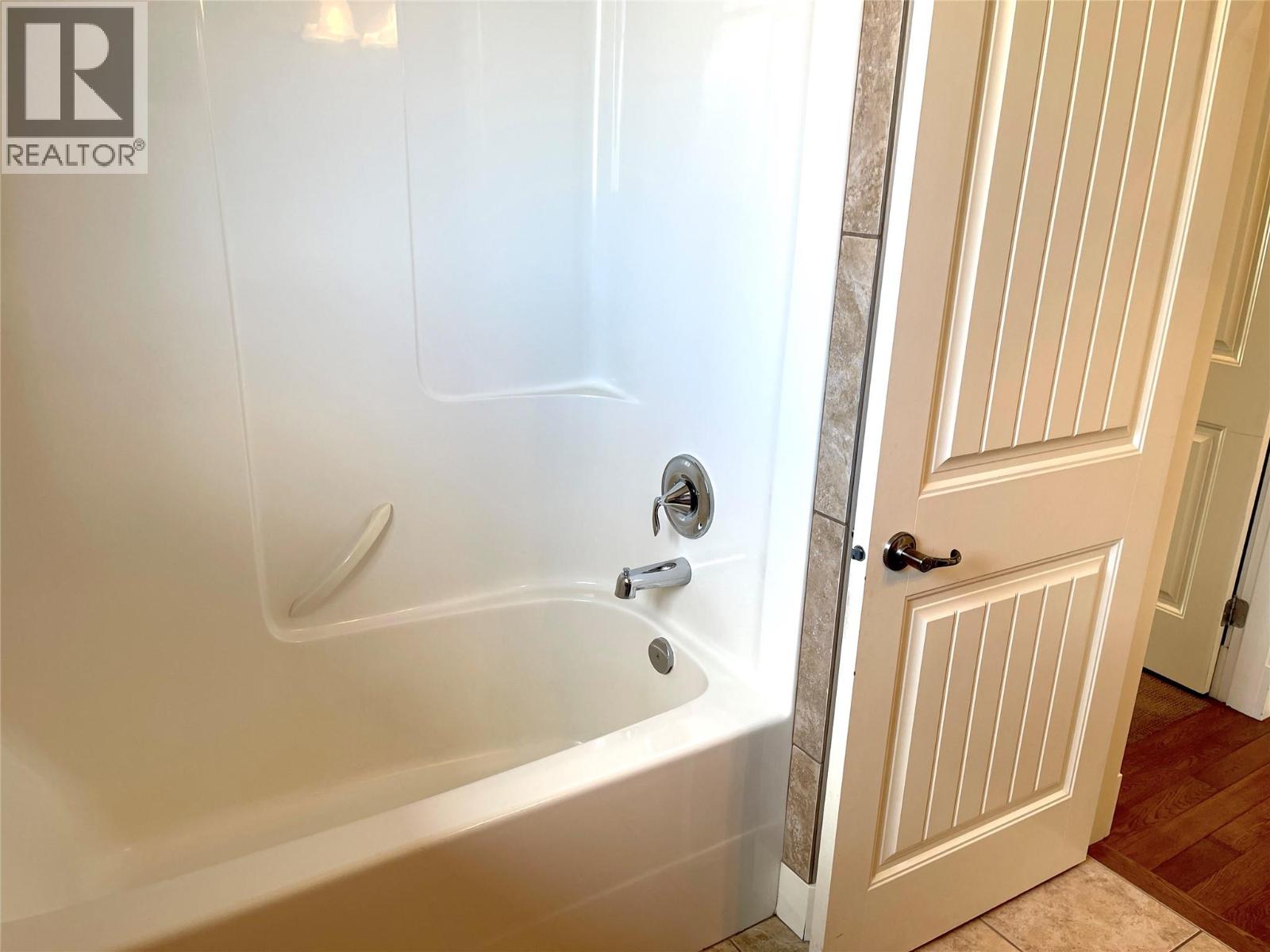 Photo 12 of 1347 Wilmot Avenue, Kelowna BC
