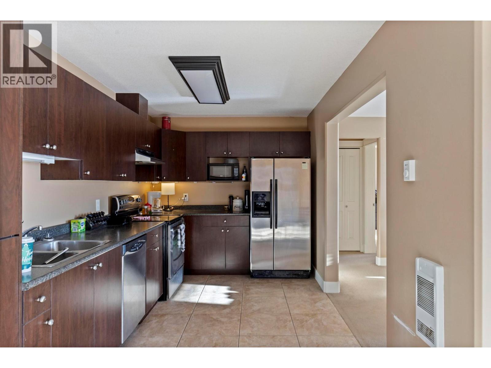 Photo 8 of 1347 Wilmot Avenue, Kelowna BC
