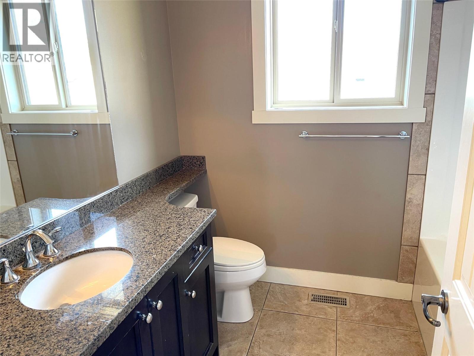 Photo 24 of 1347 Wilmot Avenue, Kelowna BC