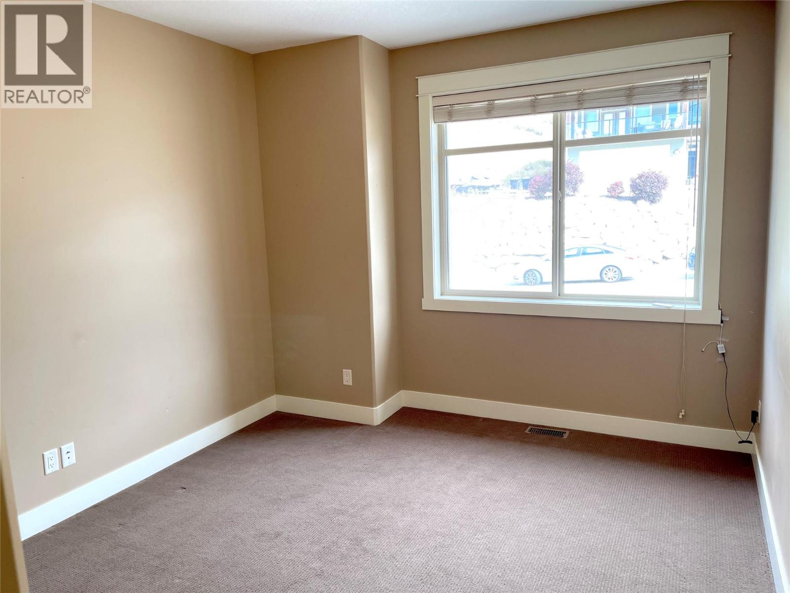 Photo 7 of 1347 Wilmot Avenue, Kelowna BC