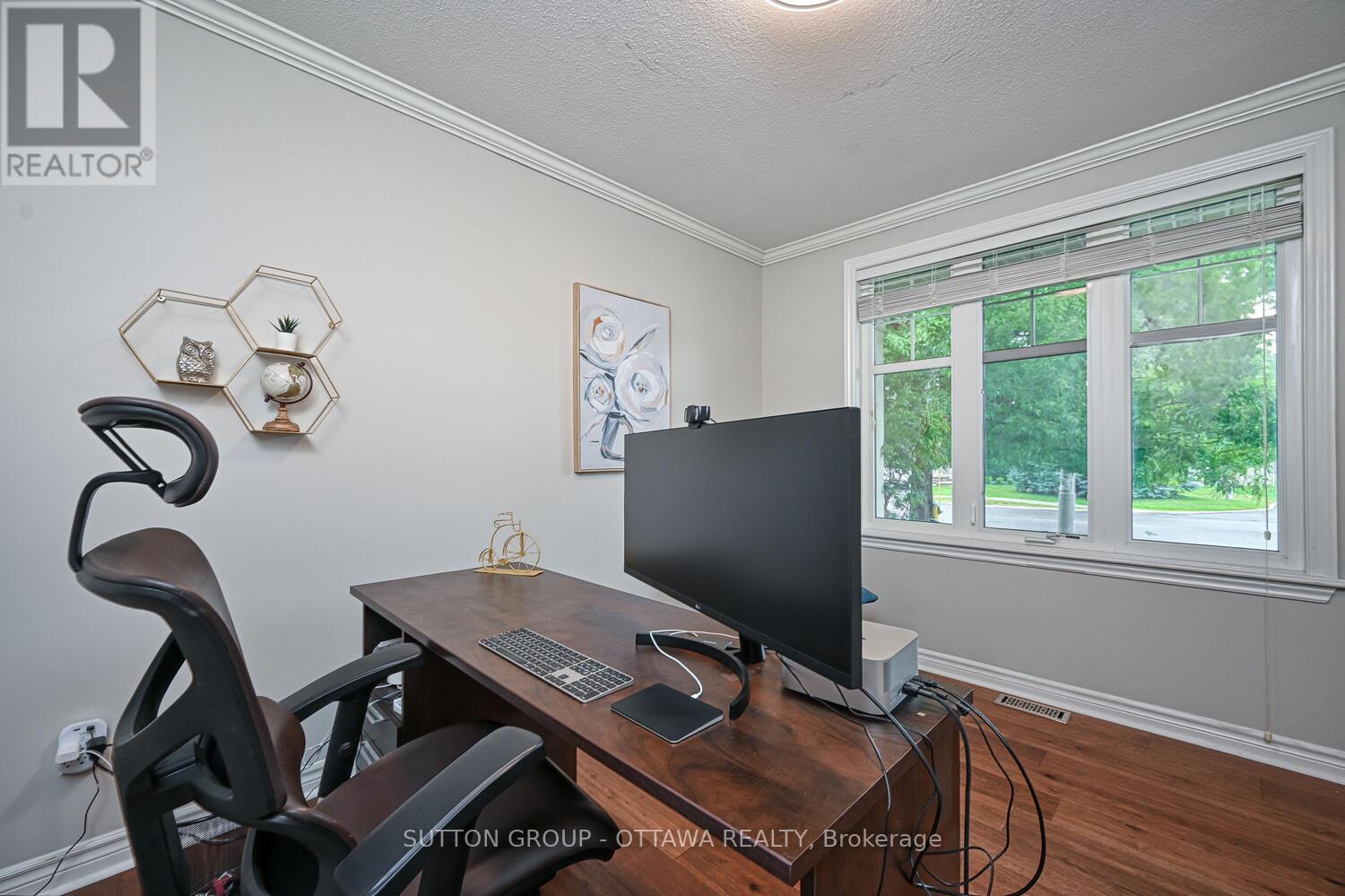 Photo 10 of 329 West Ridge Drive, Ottawa ON