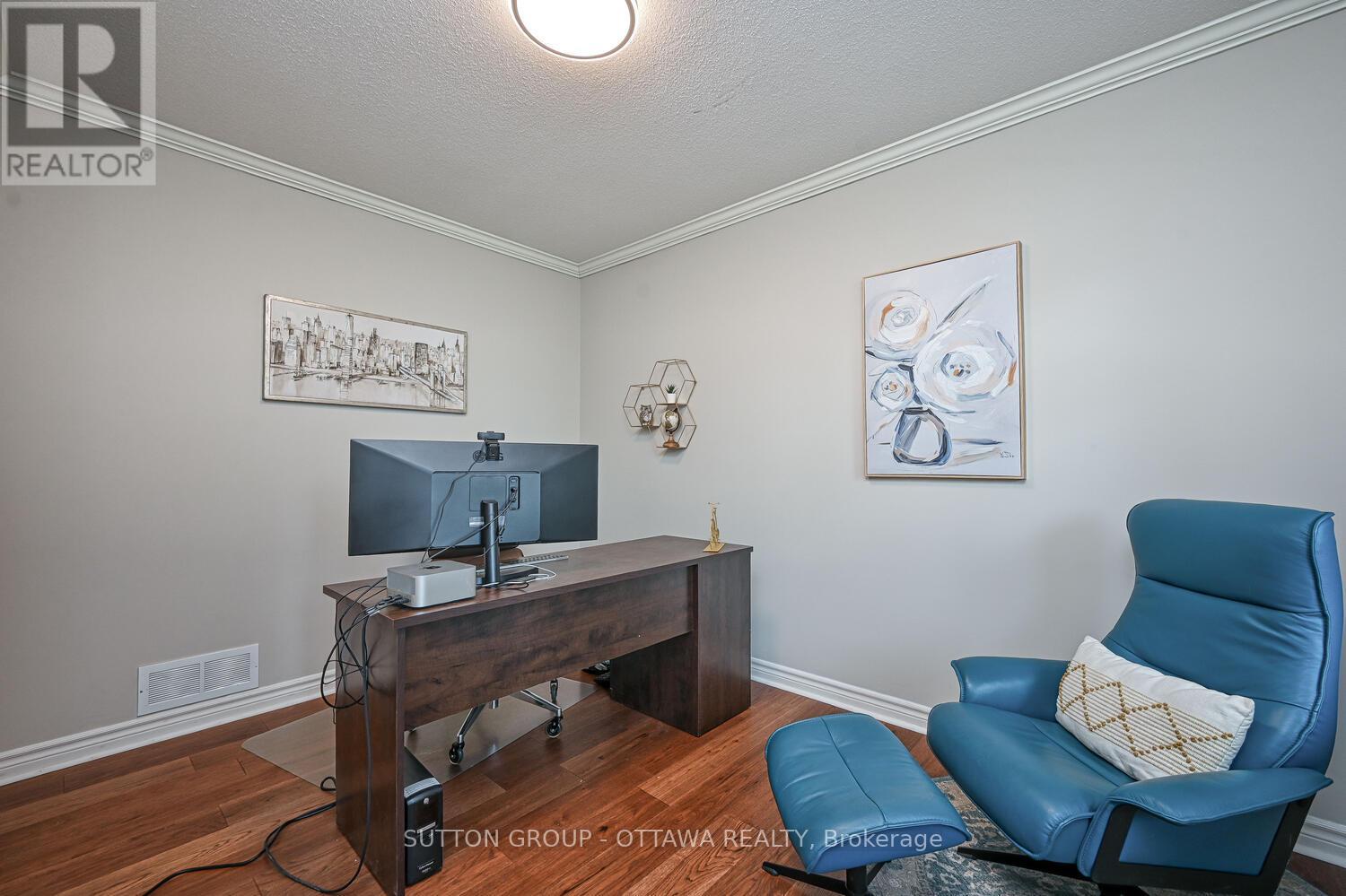 Photo 12 of 329 West Ridge Drive, Ottawa ON
