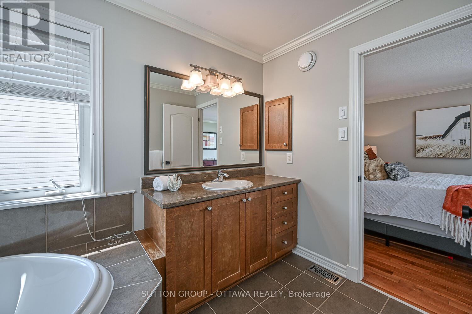 Photo 32 of 329 West Ridge Drive, Ottawa ON