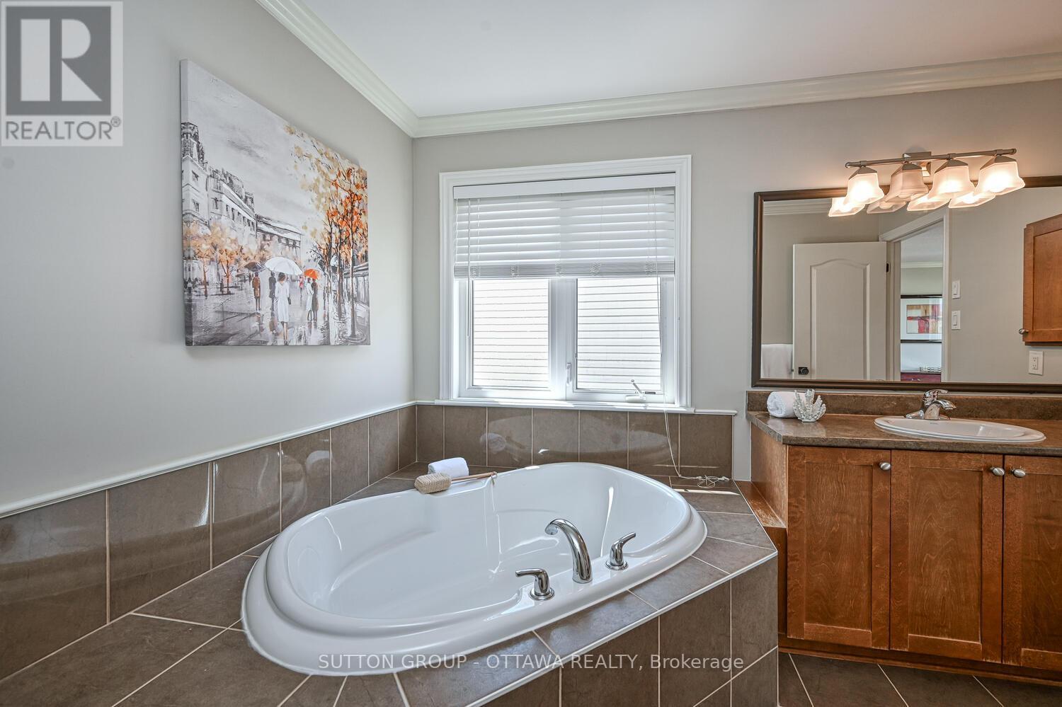 Photo 34 of 329 West Ridge Drive, Ottawa ON