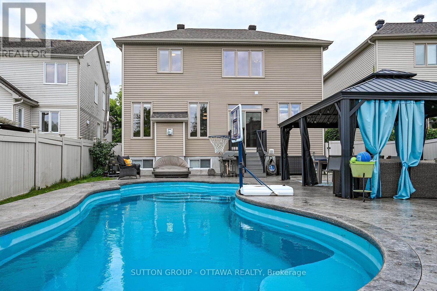 Photo 6 of 329 West Ridge Drive, Ottawa ON