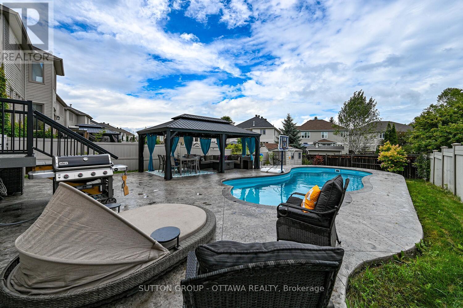 Photo 7 of 329 West Ridge Drive, Ottawa ON