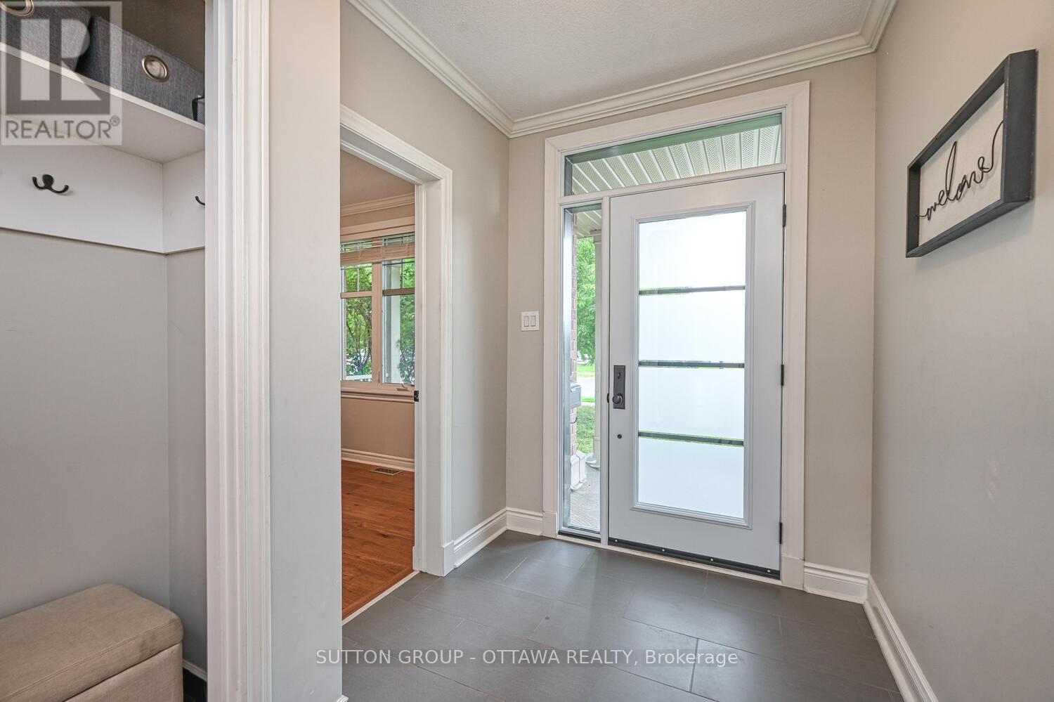 Photo 8 of 329 West Ridge Drive, Ottawa ON