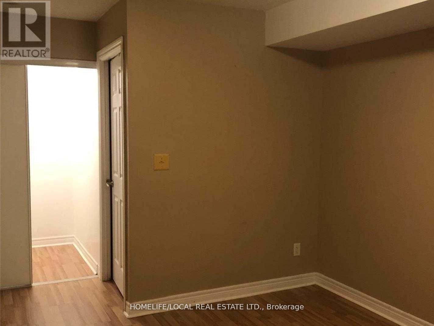 Photo 4 of 3403 310 Burnhamthorpe Road W, Mississauga ON