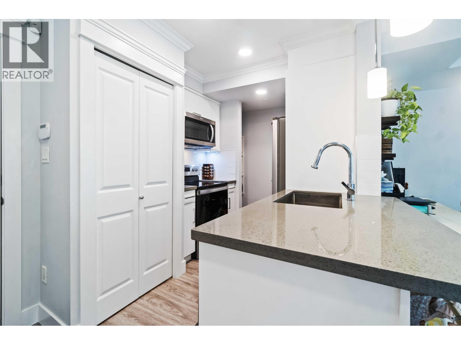 Photo 10 of 104 2229 Atkins Avenue, Port Coquitlam BC